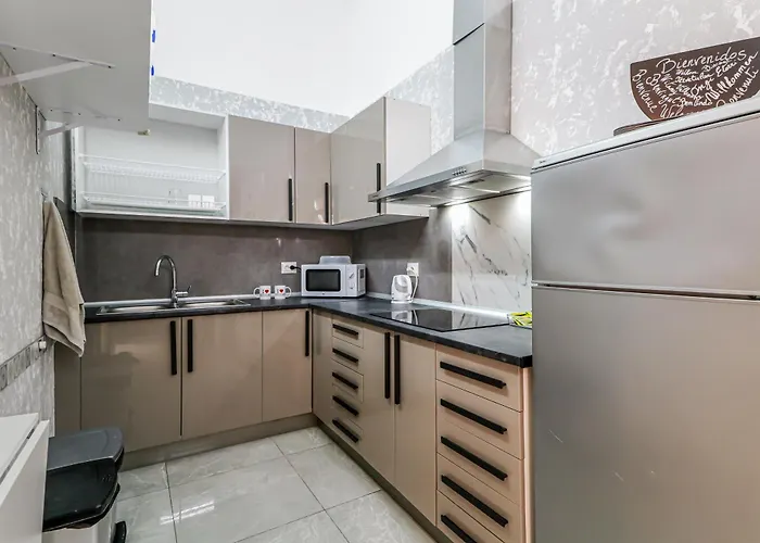 Urban San Roque With Solarium 度假居 *